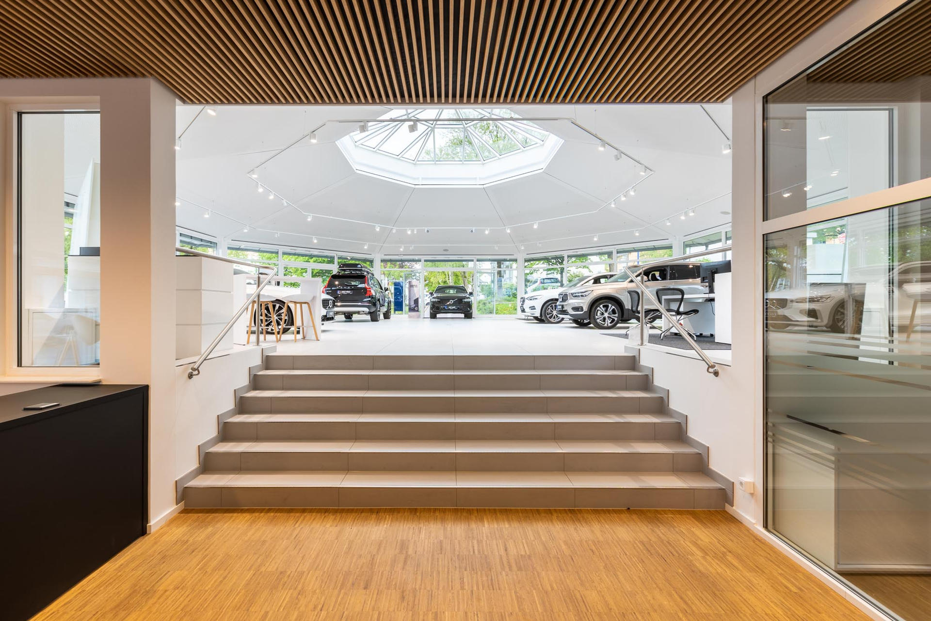 AUTOHAUS-HAESE-SHOWROOM-VOLVO - Bild 7